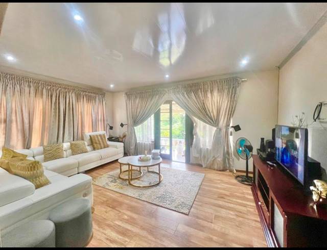 3 BEDROOM HOUSE FOR SALE IN HAYFIELDS